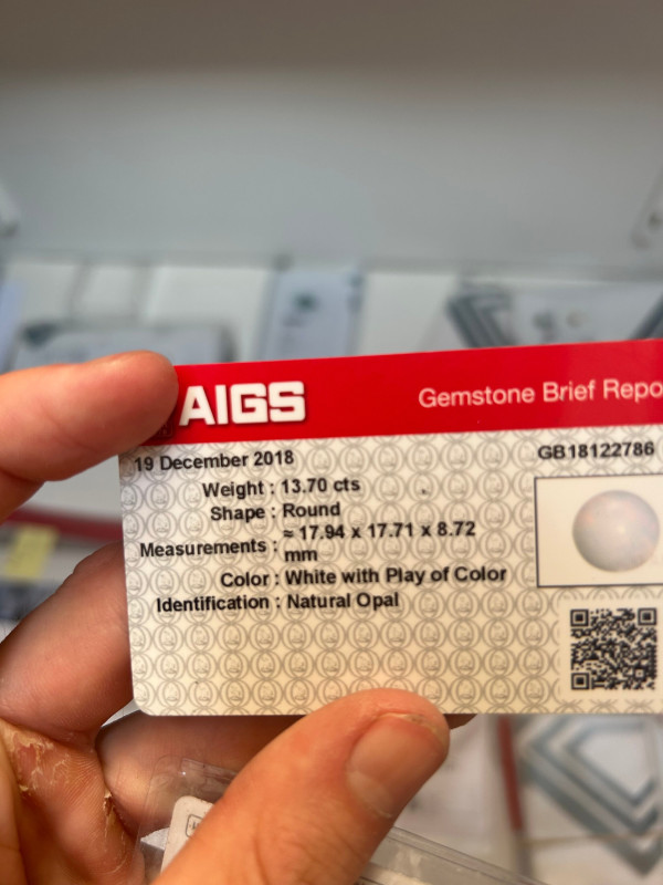 Opale 13,70cts certificat AIGS (Australie)