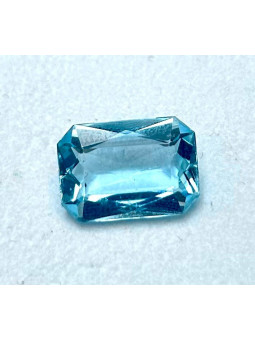 Aguamarina azul sin tratar...